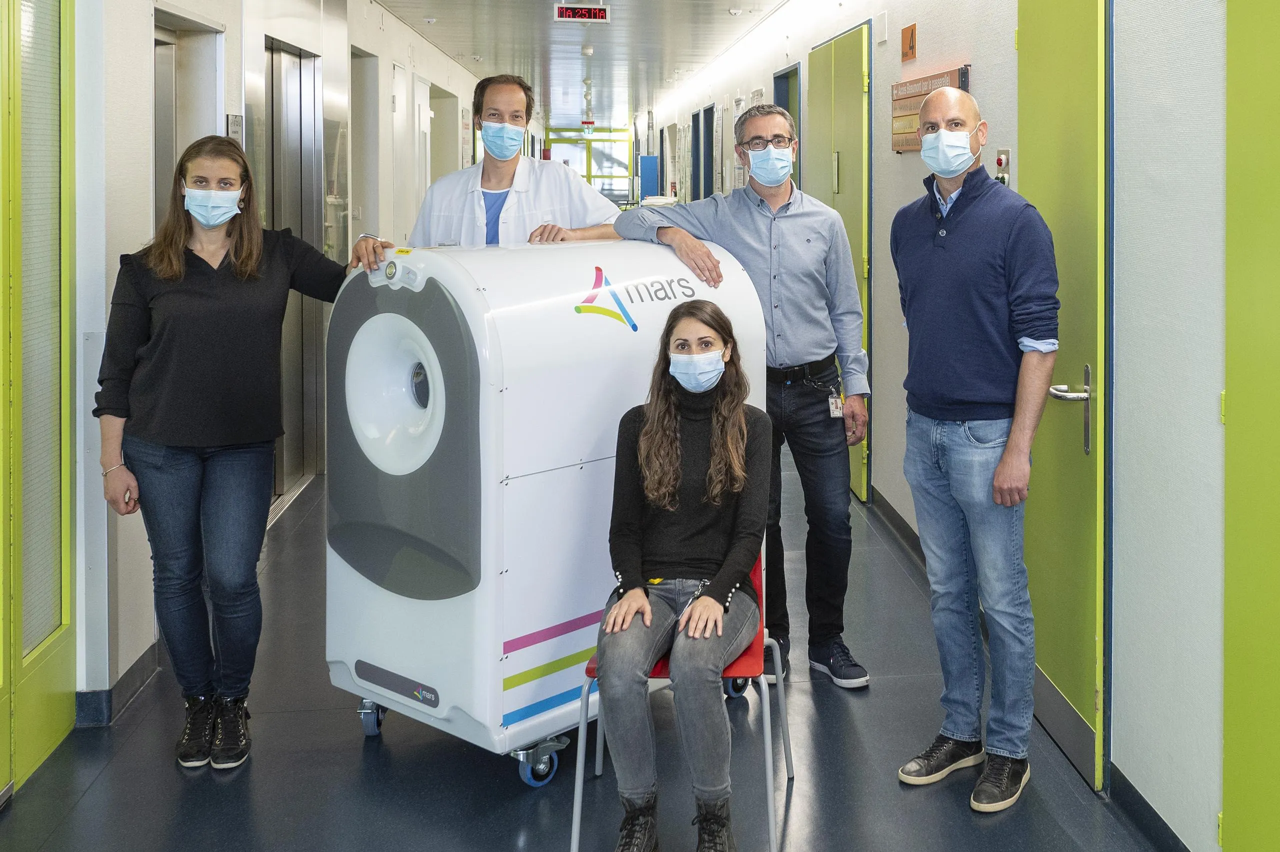 First European hospital receives 3D colour X-ray scanner using CERN technology